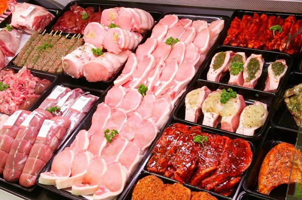 مصرف گوشت قرمز، به خصوص گوشت فرآوری شده را محدود کنید.