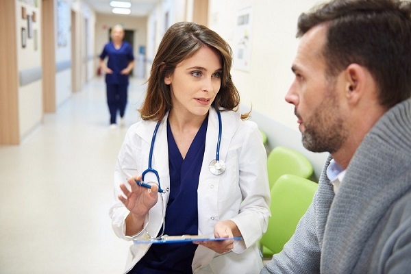 چه آزمایشاتی برای تشخیص زردی در بزرگسالان انجام می‌شود؟